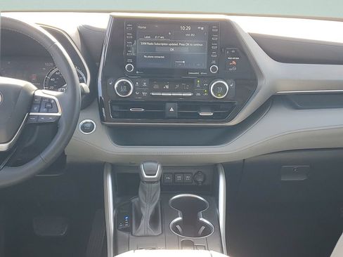 Certified 2020 Toyota Highlander XLE FWD image 15
