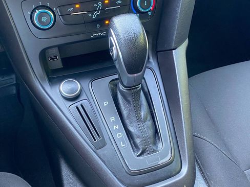 Used 2017 Ford Focus SE FWD image 32