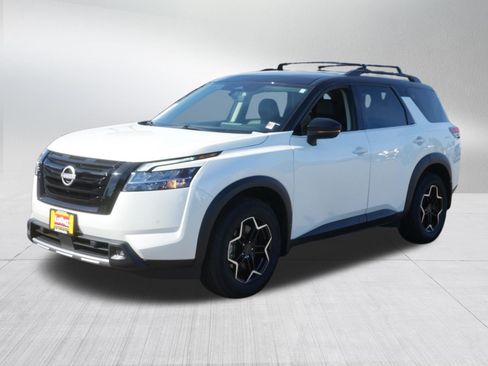 Used 2023 Nissan Pathfinder SL w/ Black Appearance Package AWD/4WD image 3
