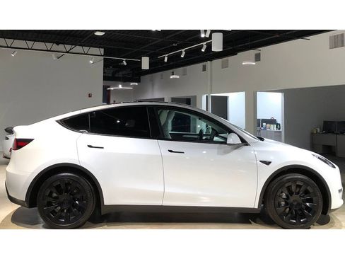 Used 2024 Tesla Model Y Long Range image 9