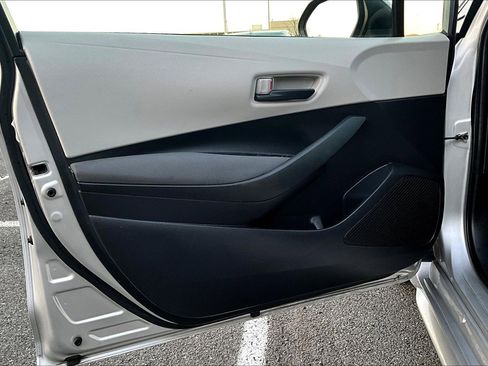 Used 2022 Toyota Corolla LE image 21