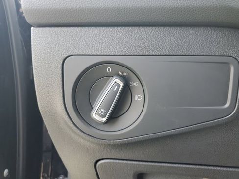 Used 2019 Volkswagen Tiguan SE w/ Panoramic Sunroof Package image 28