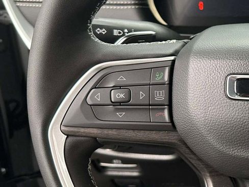 New 2025 Jeep Grand Cherokee Limited image 37