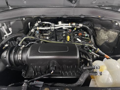 Used 2022 Ford Explorer XLT w/ Equipment Group 202A image 18