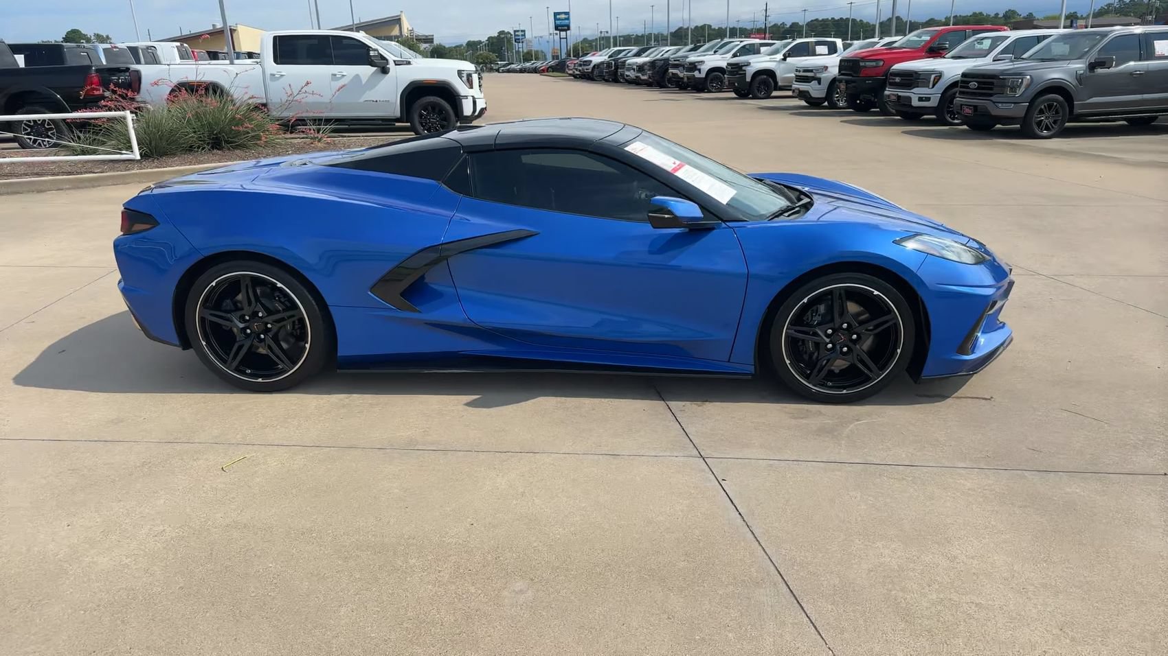 Used 2022 Chevrolet Corvette Stingray Premium Conv w/ Battery Protection Package RWD image 2