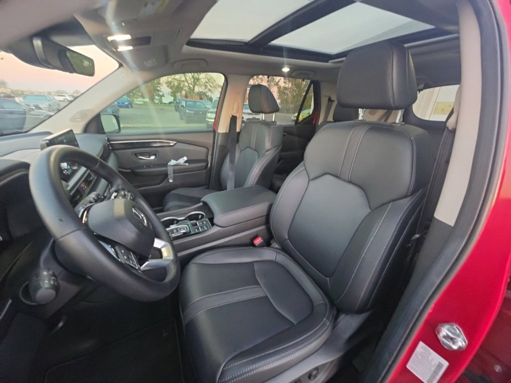 Used 2025 Honda Pilot Touring image 14
