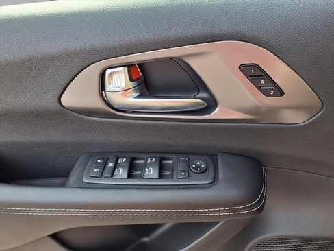 New 2026 Chrysler Pacifica Select image 17