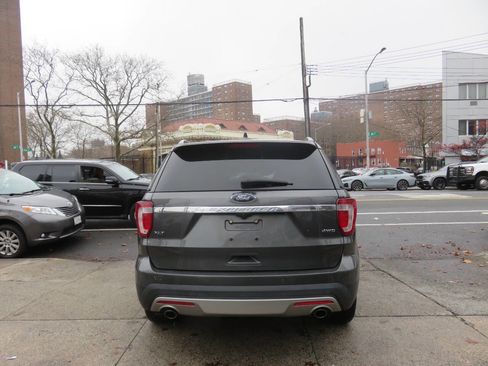 Used 2016 Ford Explorer XLT w/ Equipment Group 202A image 8