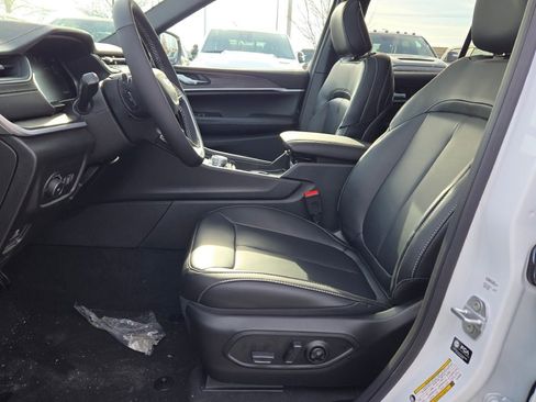 New 2025 Jeep Grand Cherokee Limited image 23