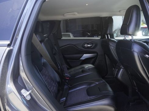 Used 2022 Jeep Cherokee Latitude AWD/4WD image 23