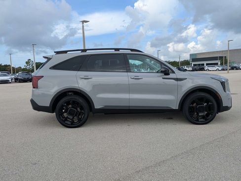 Certified 2025 Kia Sorento X-Line EX AWD/4WD image 4
