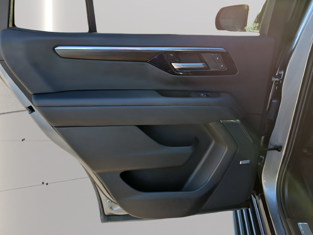 Used 2025 Chevrolet Tahoe High Country RWD image 32
