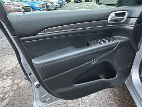 Used 2018 Jeep Grand Cherokee Overland image 17