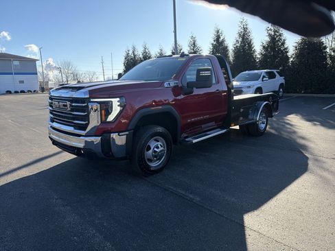 Used 2024 GMC Sierra 3500 SLE w/ SLE Convenience Package image 4