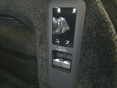 New 2026 Land Rover Range Rover SE image 12