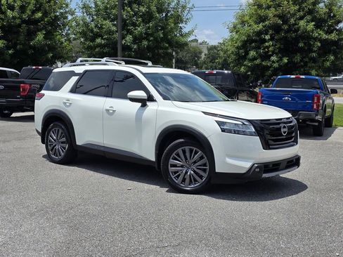Used 2024 Nissan Pathfinder SL w/ SL Premium Package FWD image 2