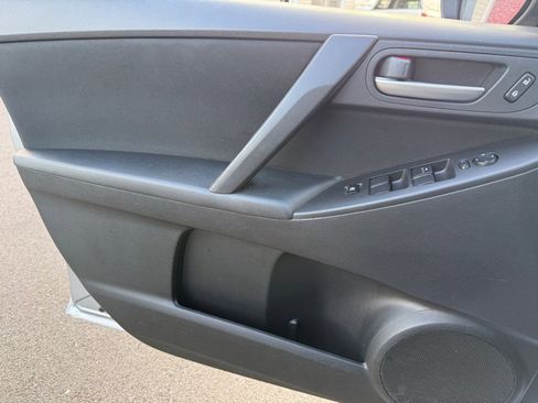 Used 2013 MAZDA MAZDA3 i Sport image 22