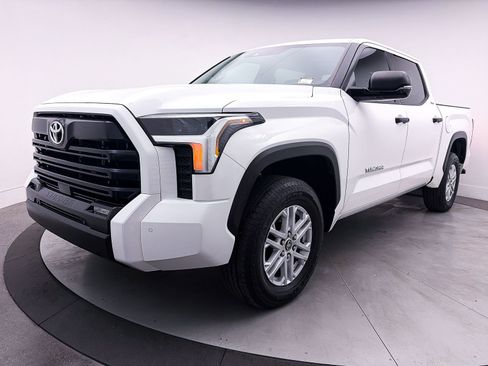 Used 2024 Toyota Tundra SR5 w/ SR5 Convenience Package image 10