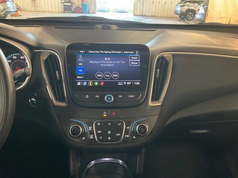 Used 2025 Chevrolet Malibu LT FWD image 19