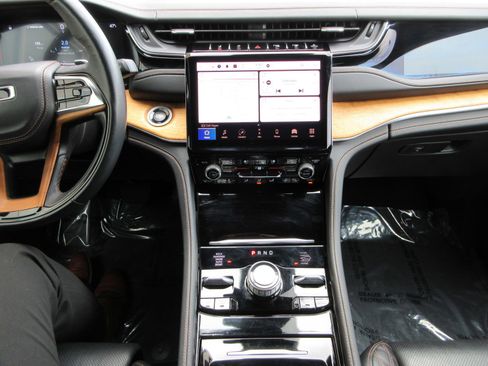 Used 2023 Jeep Grand Cherokee L Summit image 45