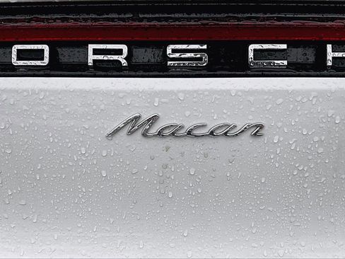 Used 2020 Porsche Macan image 8
