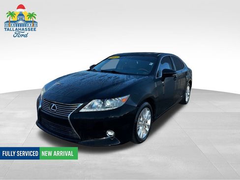Used 2015 Lexus ES 300h image 1