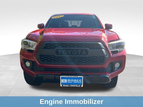 Used 2017 Toyota Tacoma TRD Off-Road AWD/4WD image 11