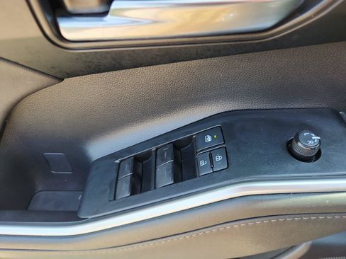 Used 2021 Toyota Highlander XSE AWD/4WD image 19