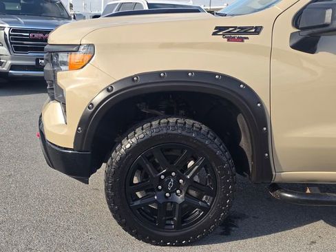 Used 2023 Chevrolet Silverado 1500 Custom Trail Boss w/ LPO, Dark Essentials Package AWD/4WD image 9