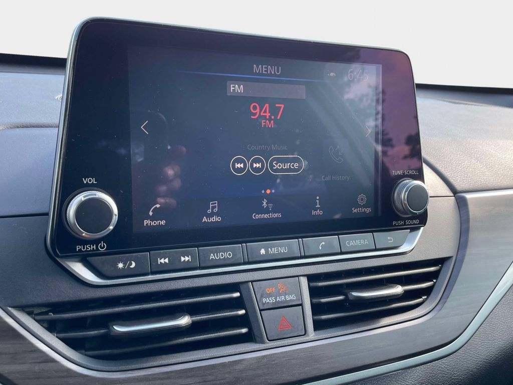 Used 2025 Nissan Altima 2.5 SV FWD image 25