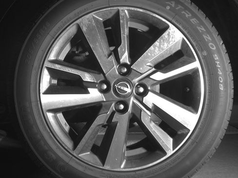 Used 2025 Nissan Versa SV image 14