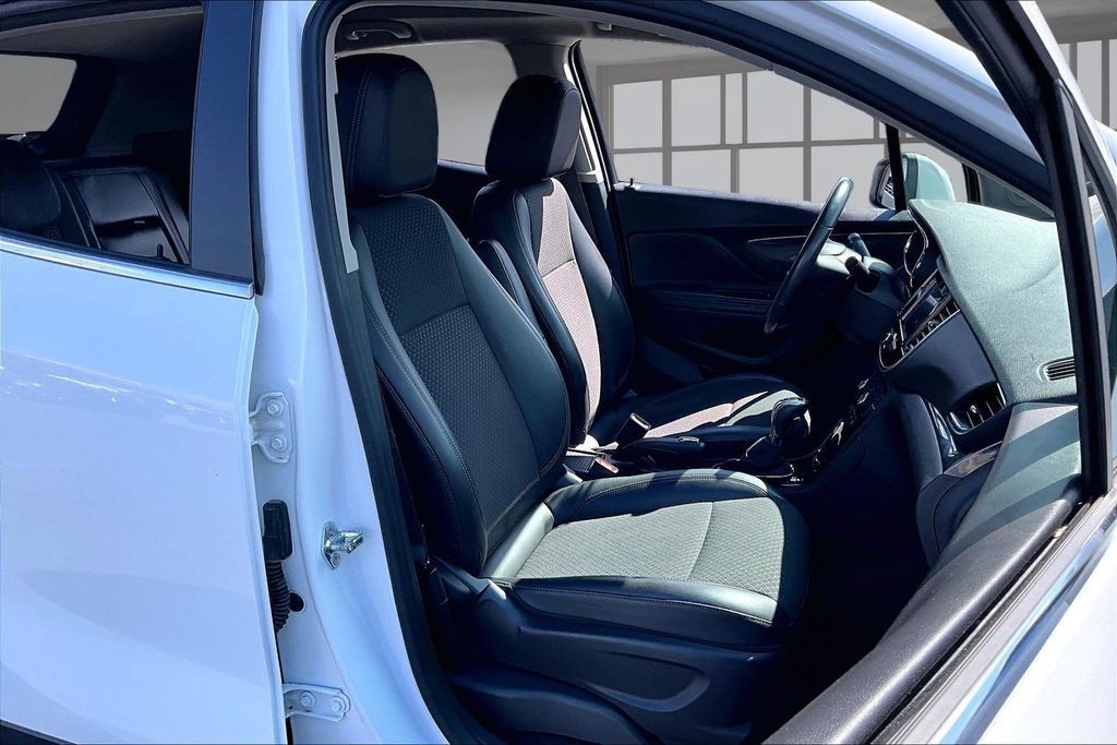 Used 2022 Buick Encore Preferred w/ Safety Package AWD/4WD image 7
