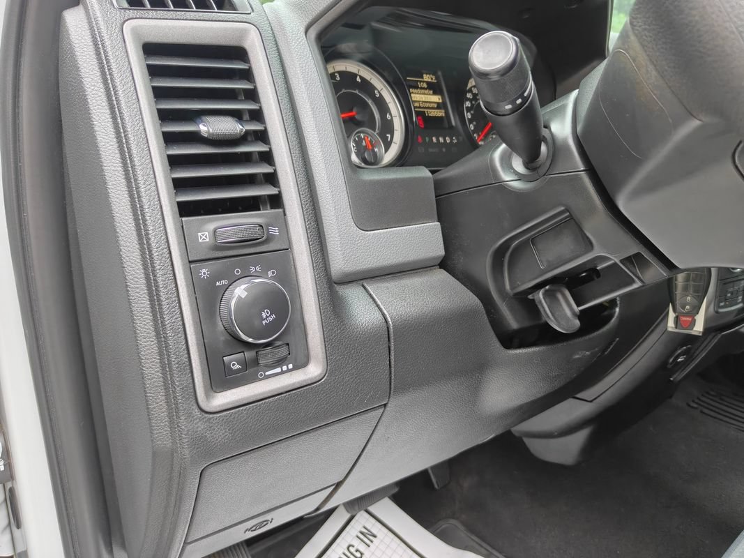 Used 2018 RAM 1500 Express AWD/4WD image 28