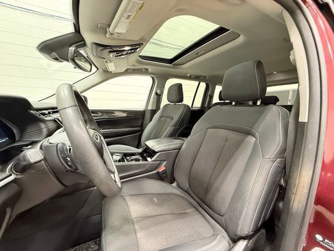 Used 2023 Jeep Grand Cherokee Laredo w/ Luxury Tech Group I AWD/4WD image 27