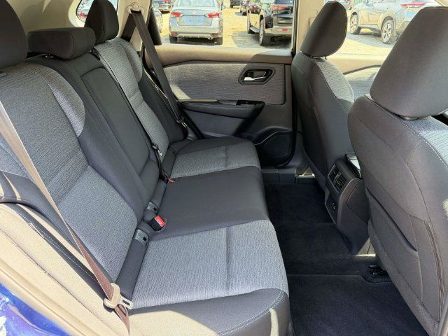 Used 2023 Nissan Rogue SV AWD/4WD image 11