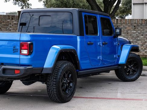 Used 2021 Jeep Gladiator Willys image 17