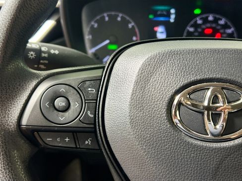 Used 2025 Toyota Corolla LE image 18