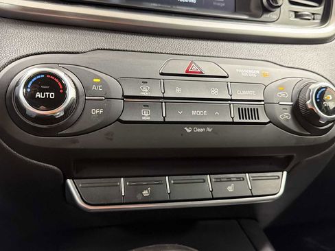 Used 2017 Kia Sorento LX w/ LX Convenience Package image 20