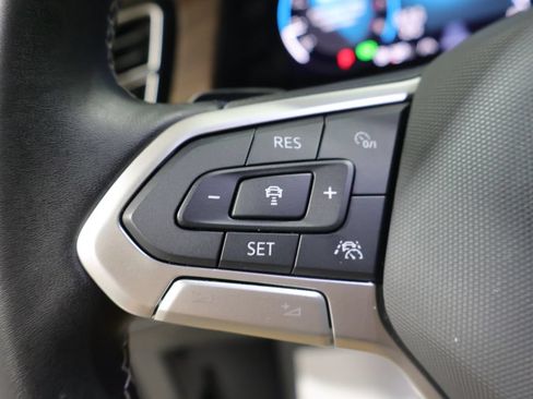 Used 2025 Volkswagen Atlas SE AWD/4WD image 34