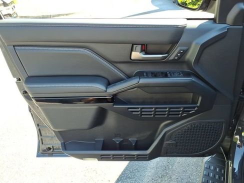 Used 2025 Toyota 4Runner Limited AWD/4WD image 7