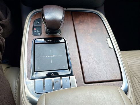 Used 2019 Lexus LS 500 w/ Accessory Package (Z2) image 18