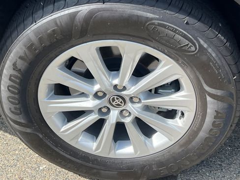 Used 2024 Toyota Grand Highlander XLE image 17