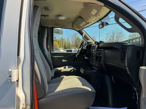 Used 2019 Chevrolet Express 2500 w/ Driver Convenience Package RWD image 10