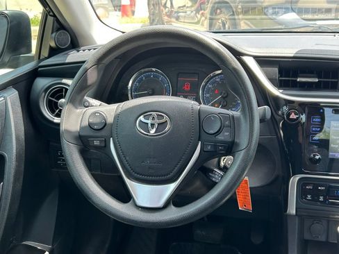 Used 2018 Toyota Corolla LE FWD image 33