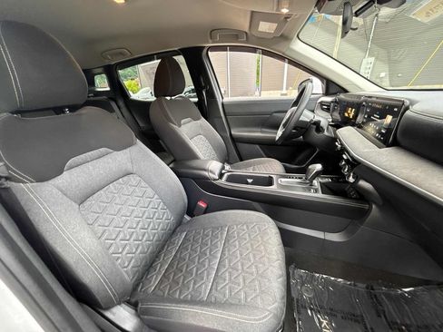 Used 2025 Nissan Kicks SV AWD/4WD image 17
