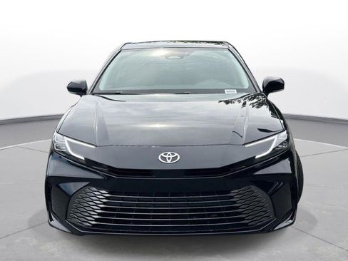 Used 2025 Toyota Camry XLE FWD image 3