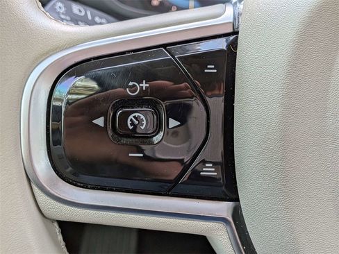 Certified 2023 Volvo XC60 B5 Ultimate image 28