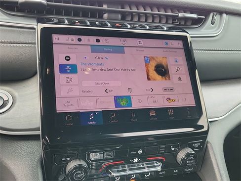 New 2025 Jeep Grand Cherokee Limited w/ Trailer Tow Package image 16