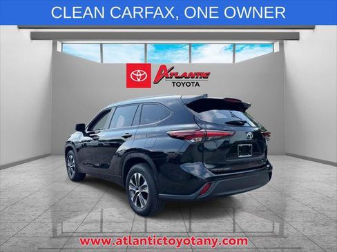 Certified 2025 Toyota Highlander XLE FWD image 6