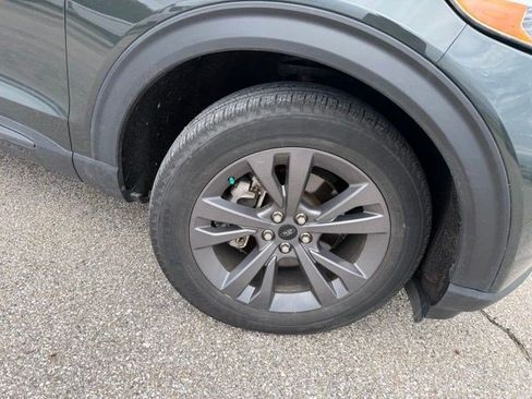 Used 2023 Ford Explorer XLT w/ Equipment Group 202A AWD/4WD image 18